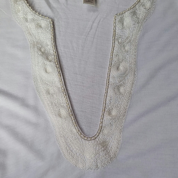 ♦3 for $15 Abercrombie and Fitch Embroidered Top - Picture 5 of 8